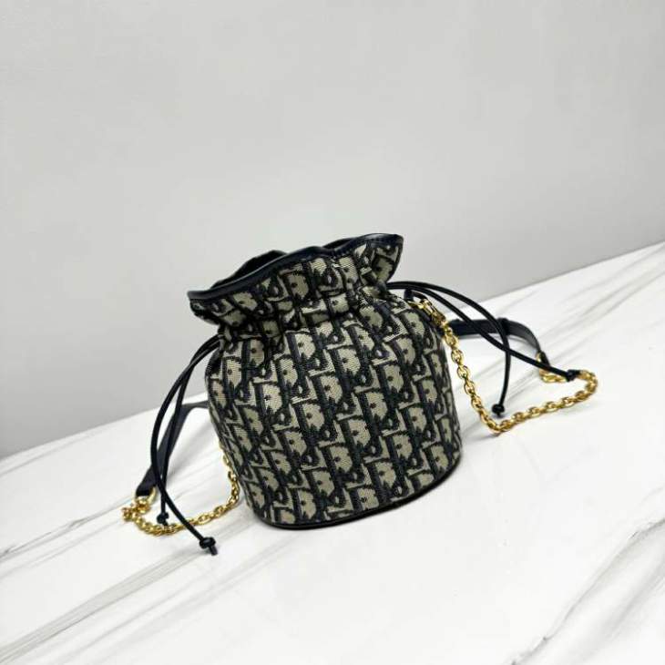 Picture of Dior Handbags _SKUfw239323428fw